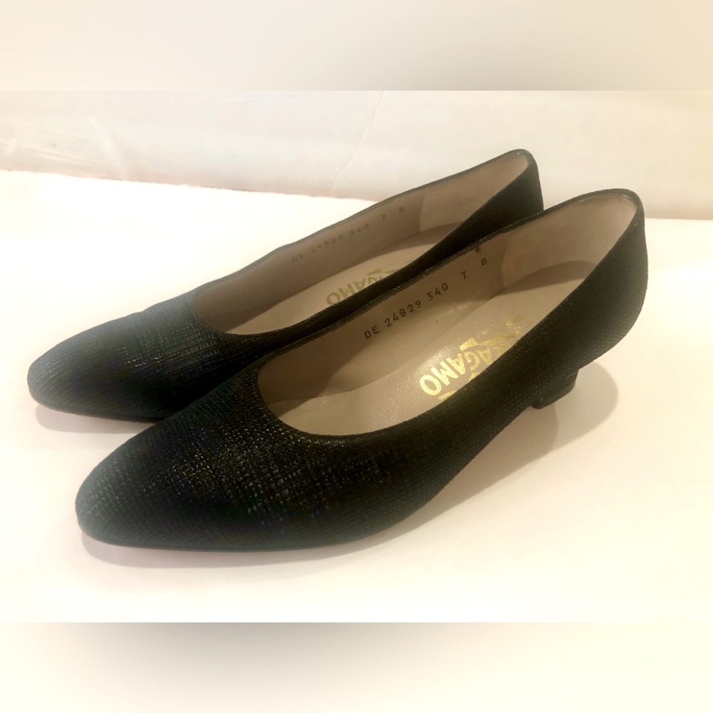 Ferragamo  $170 Sz 7B Narrow Black Textured Spiga Calf 2" Heels